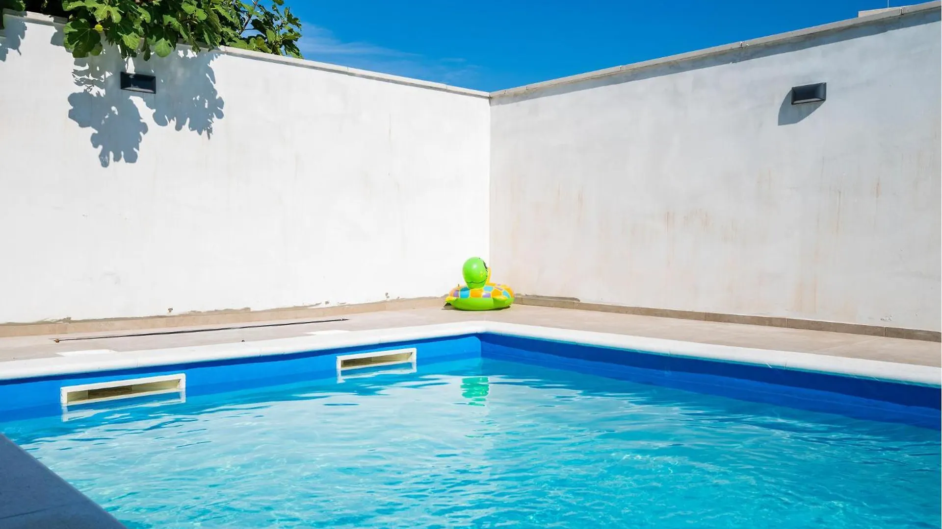Awesome Apartment In Galizana With Wifi 0*,